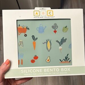 Silicone Bento Box - Playful Green Design